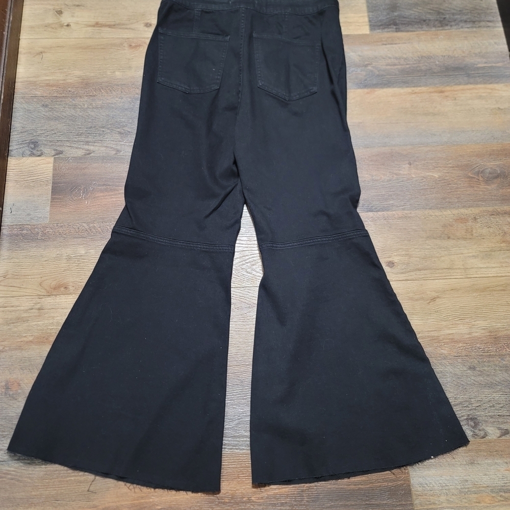 We The Free Black Crop Flare Jeans 32 EUC - Picture 10 of 11